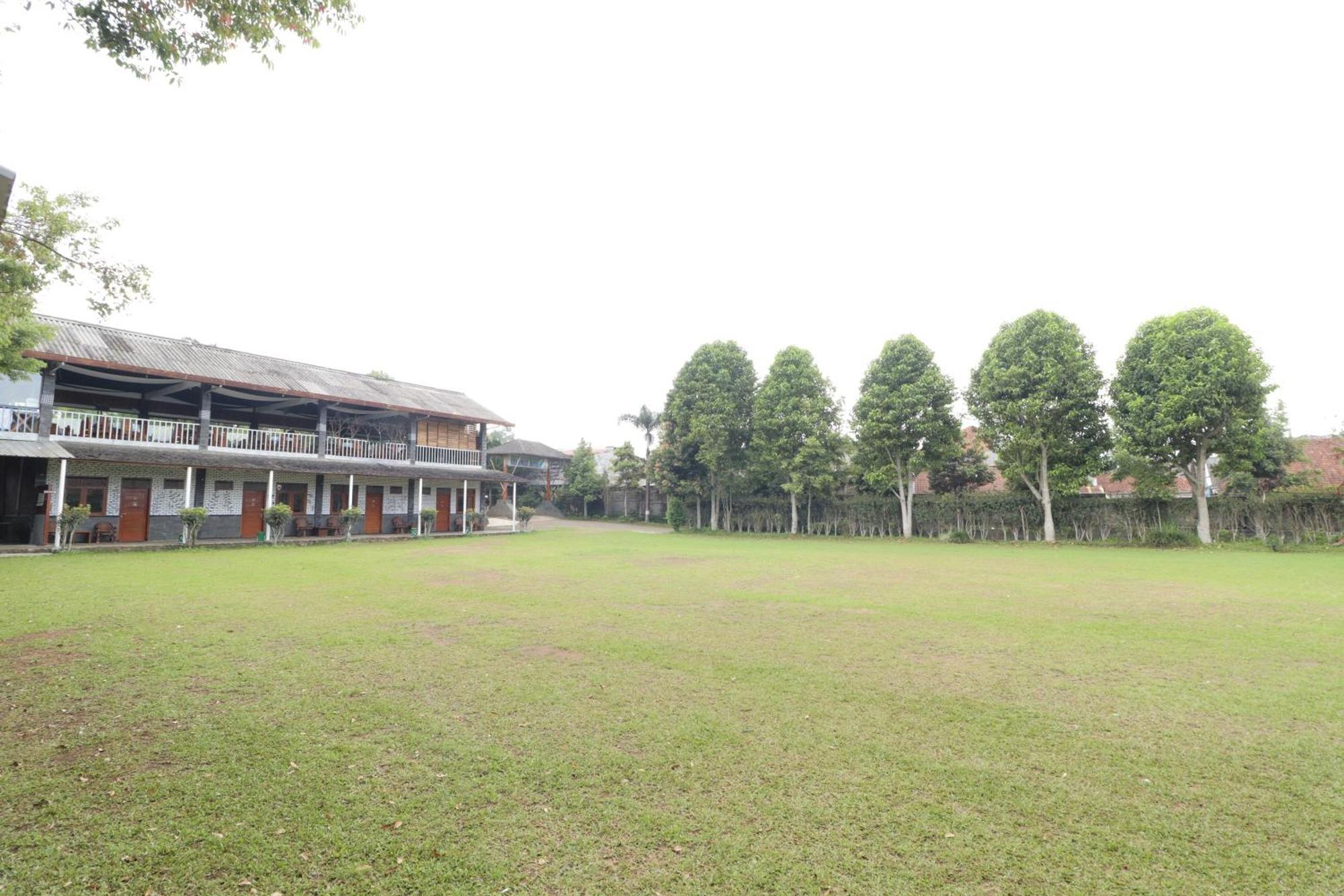 Grand Nirwana Resort Lembang Luaran gambar
